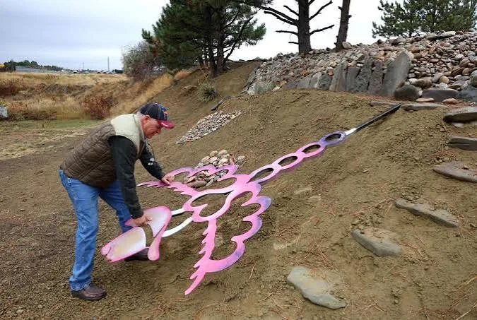 Lem working with the Angel of the Rims monument